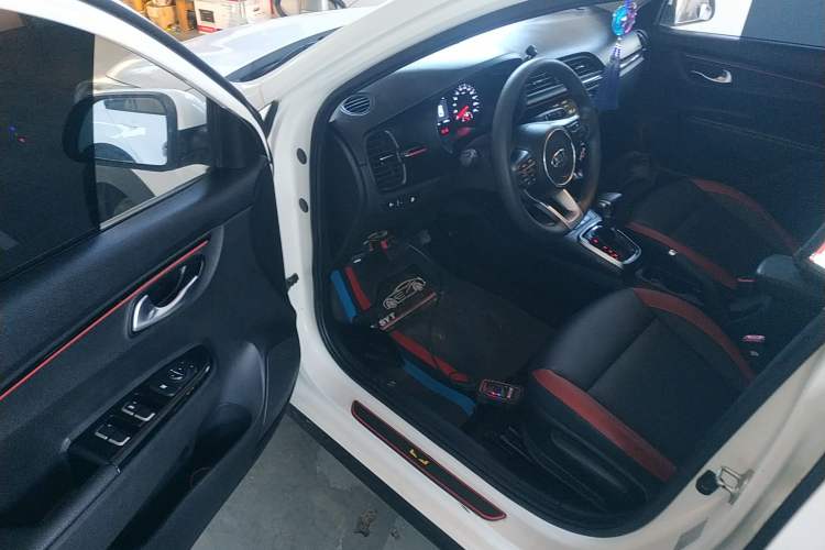 Used Kia KX Cross 2017 1.4L AT GLS Interior 3