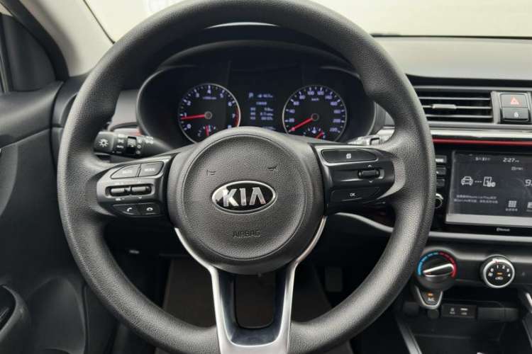 Used Kia KX Cross 2017 1.4L AT GLS Interior 3