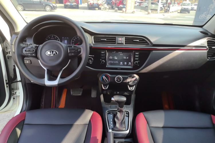 Used Kia KX Cross 2017 1.4L AT GLS Interior 3