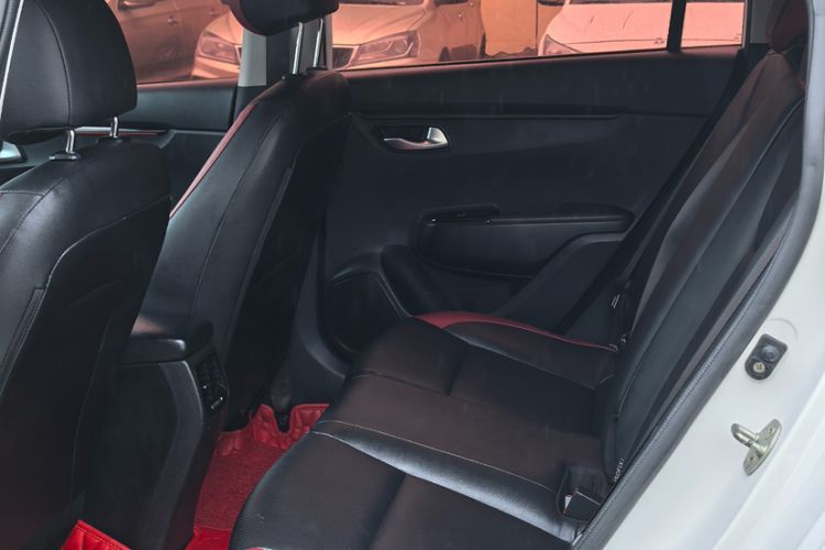 Used Kia KX Cross 2017 1.4L AT GLS Interior 3