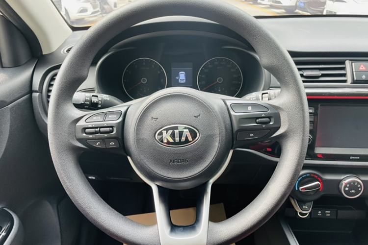 Used Kia KX Cross 2017 1.4L AT GLS Interior 3