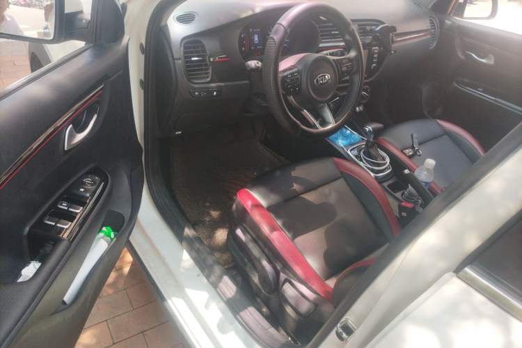 Used Kia KX Cross 2017 1.4L AT GLS Interior 3
