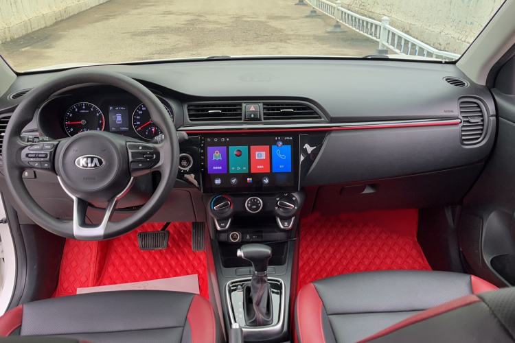 Used Kia KX Cross 2017 1.4L AT GLS Interior 3