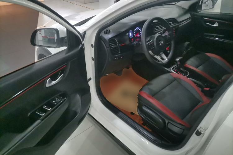 Used Kia KX Cross 2017 1.4L AT GLS Interior 3