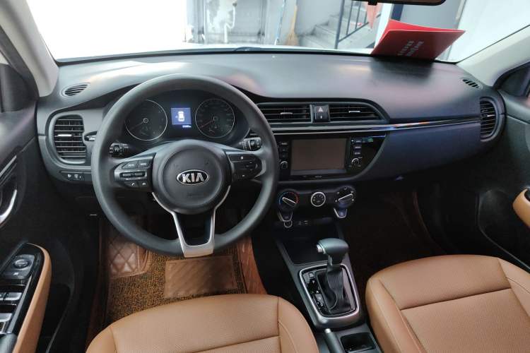 Used Kia KX Cross 2017 1.4L AT GLS Interior 3