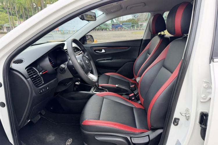 Used Kia KX Cross 2017 1.4L AT GLS Interior 3