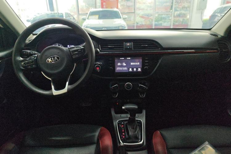 Used Kia KX Cross 2017 1.4L AT GLS Interior 4