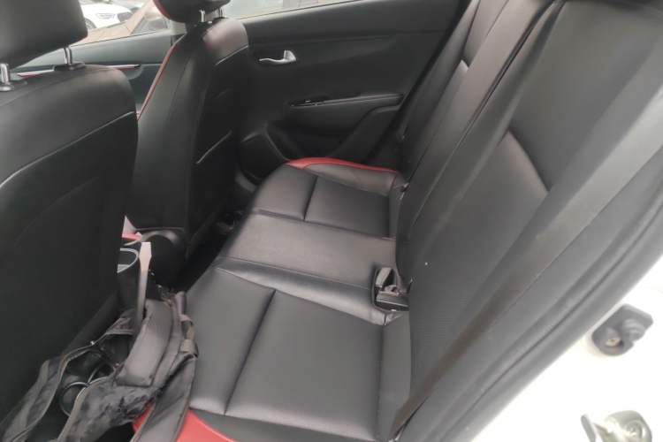 Used Kia KX Cross 2017 1.4L MT GLS Interior 4