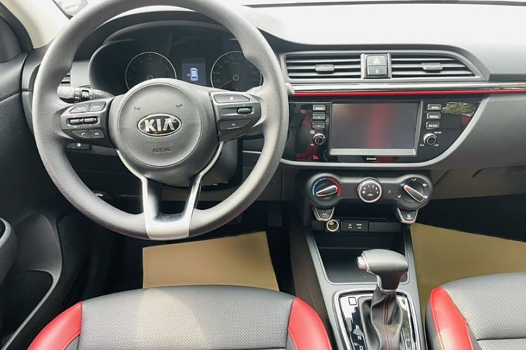 Used Kia KX Cross 2017 1.4L AT GLS Interior 4