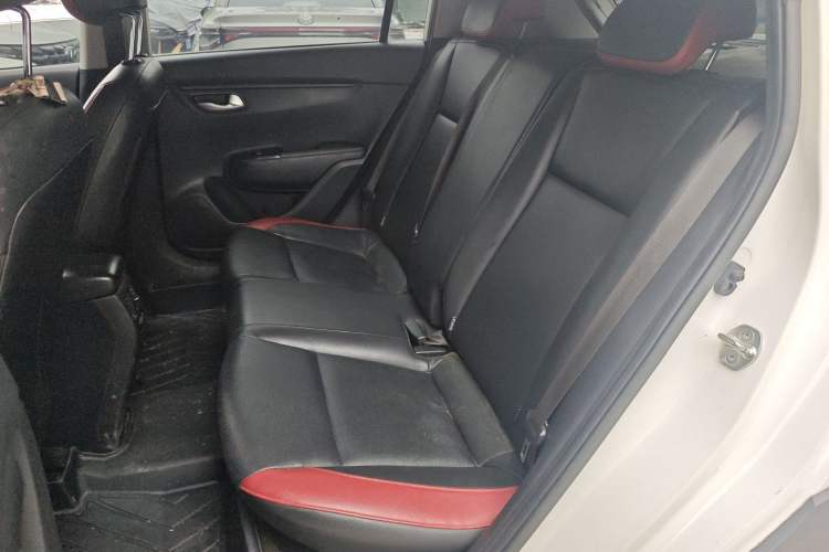 Used Kia KX Cross 2017 1.4L AT GLS Interior 4