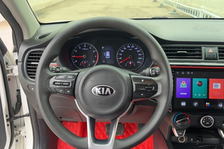 Used Kia KX Cross 2017 1.4L AT GLS Interior 4