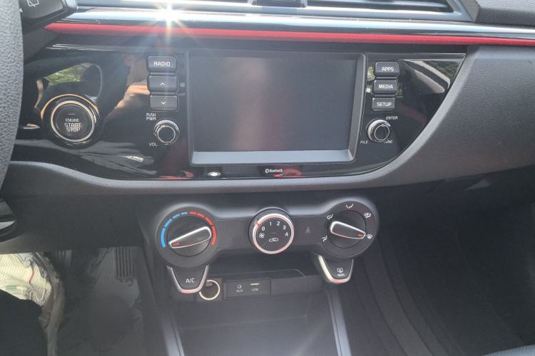 Used Kia KX Cross 2017 1.4L AT GLS Interior 4