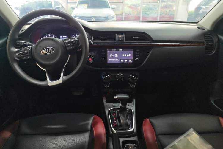 Used Kia KX Cross 2017 1.4L AT GLS Interior 5