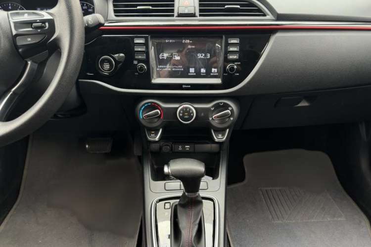 Used Kia KX Cross 2017 1.4L AT GLS Interior 5