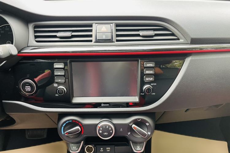 Used Kia KX Cross 2017 1.4L AT GLS Interior 5