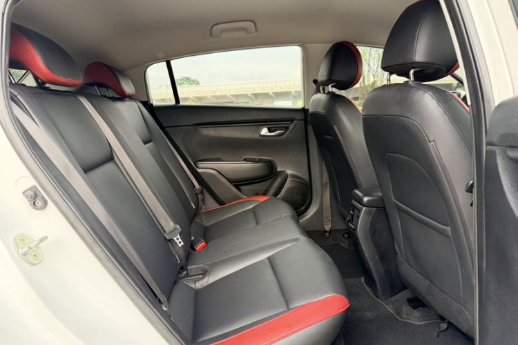 Used Kia KX Cross 2017 1.4L AT GLS Interior 5