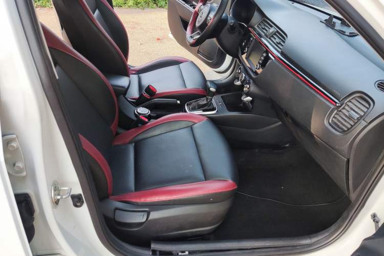 Used Kia KX Cross 2017 1.4L AT GLS Interior 5