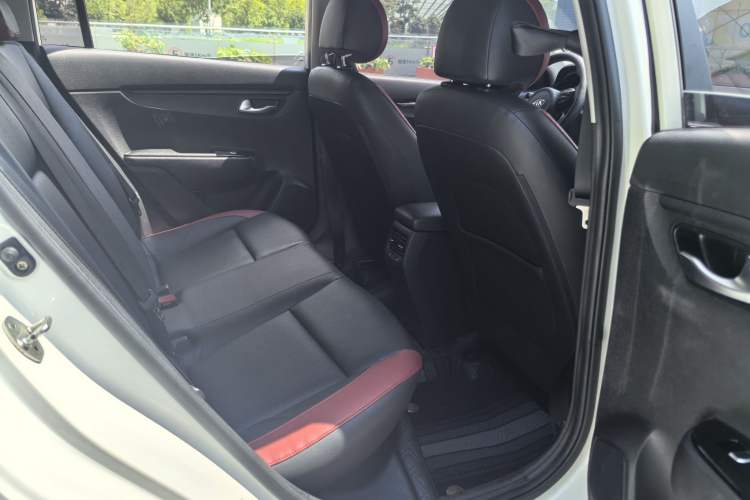 Used Kia KX Cross 2017 1.4L AT GLS Interior 5