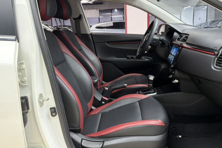 Used Kia KX Cross 2017 1.4L AT GLS Interior 6