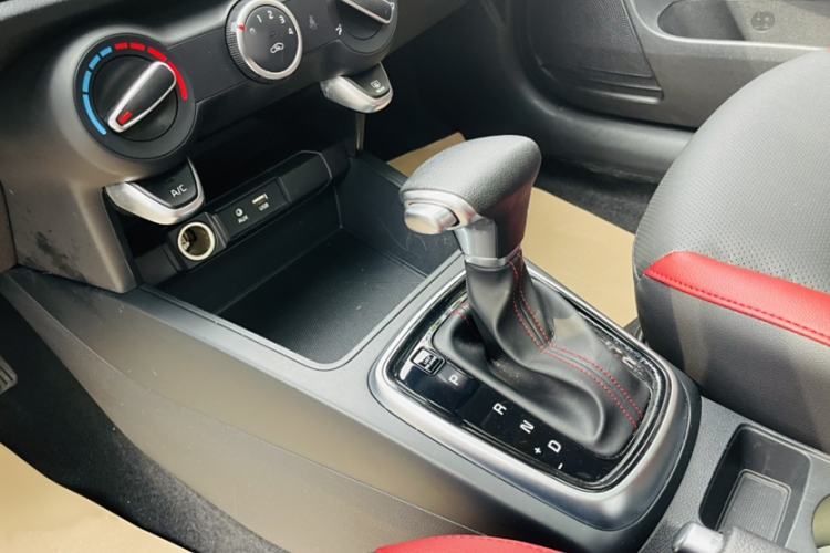 Used Kia KX Cross 2017 1.4L AT GLS Interior 6