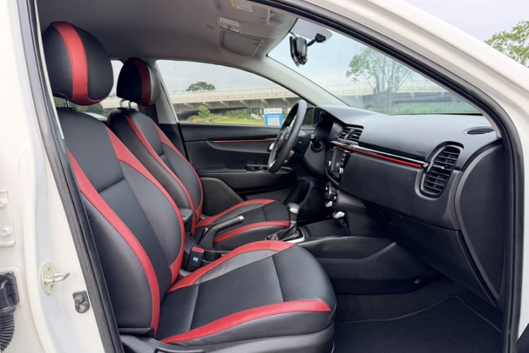 Used Kia KX Cross 2017 1.4L AT GLS Interior 6