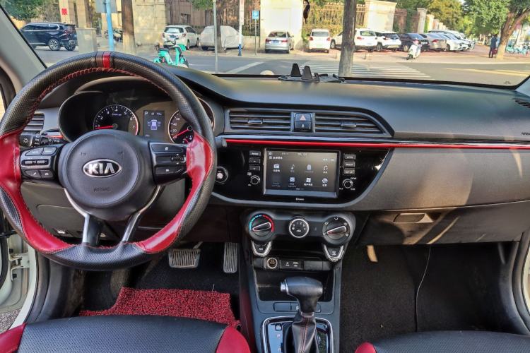 Used Kia KX Cross 2017 1.4L AT GLS Interior 6