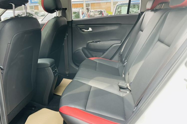 Used Kia KX Cross 2017 1.4L AT GLS Interior 8