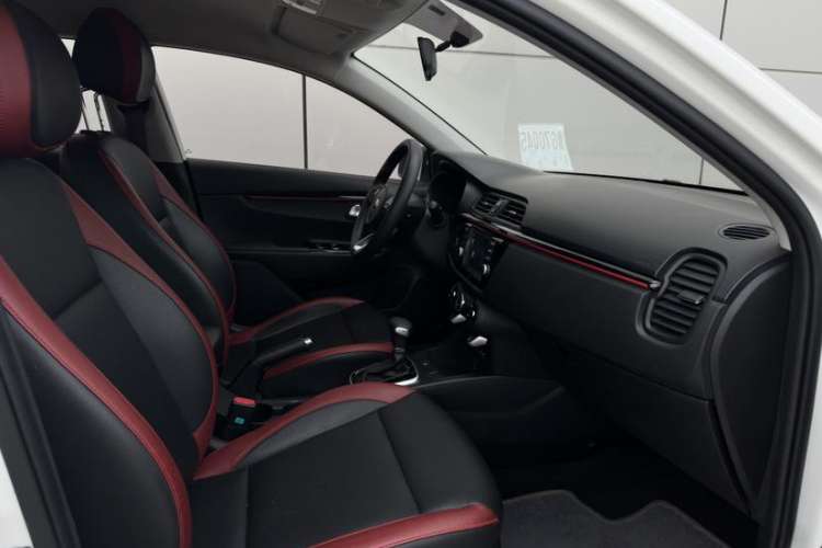 Used Kia KX Cross 2017 1.4L AT GLS Interior 9