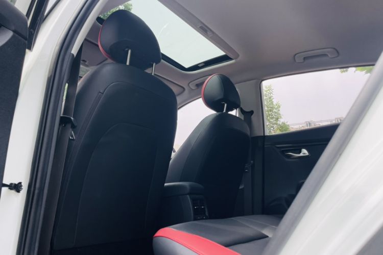 Used Kia KX Cross 2017 1.4L AT GLS Interior 9