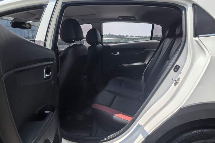 Used Kia KX Cross 2017 1.4L AT GLS Interior 9