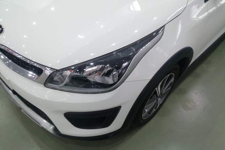 Used Kia KX Cross 2017 1.4L AT GLS Left Front Headlight
