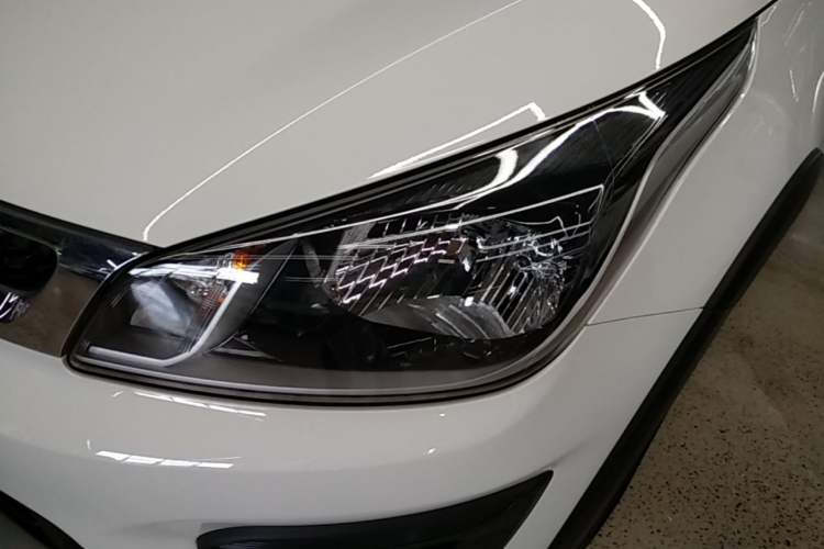 Used Kia KX Cross 2017 1.4L AT GLS Left Front Headlight