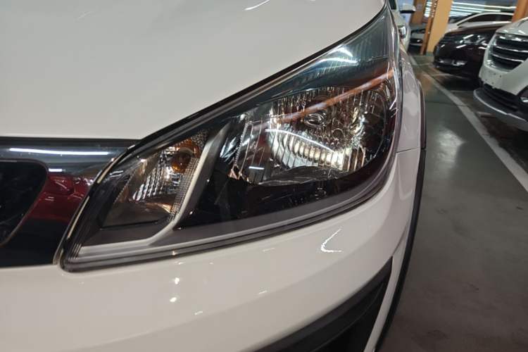Used Kia KX Cross 2017 1.4L AT GLS Left Front Headlight