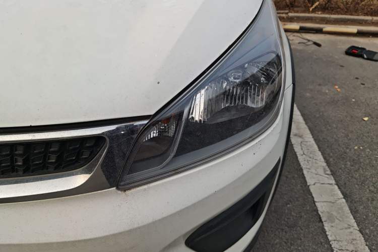 Used Kia KX Cross 2017 1.4L AT GLS Left Front Headlight
