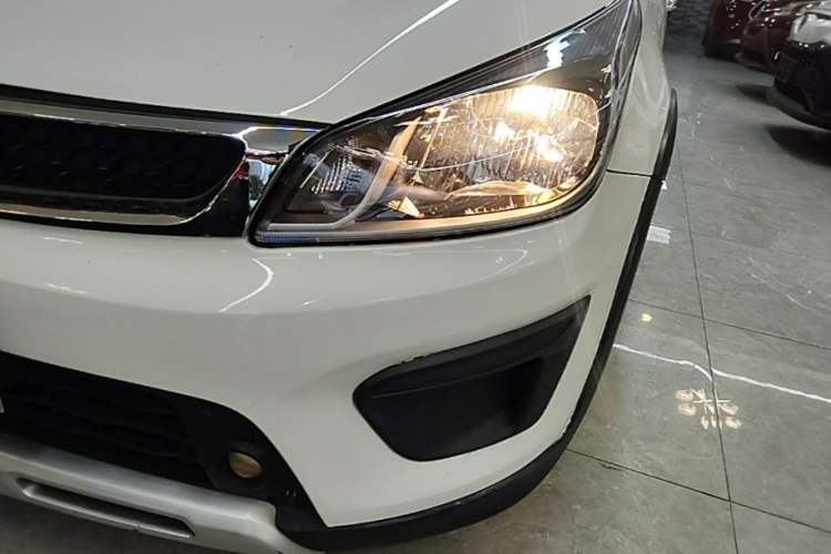Used Kia KX Cross 2017 1.4L AT GLS Left Front Headlight