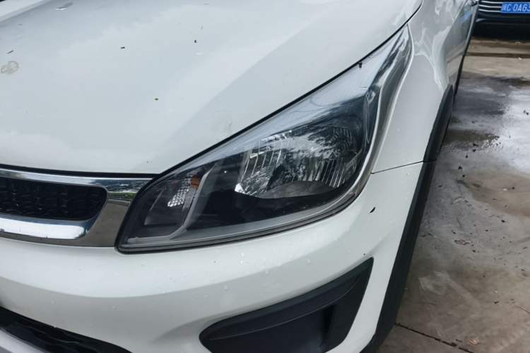 Used Kia KX Cross 2017 1.4L AT GLS Left Front Headlight