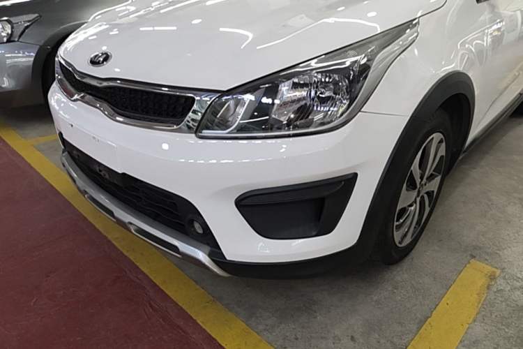 Used Kia KX Cross 2017 1.4L AT GLS Left Front Headlight