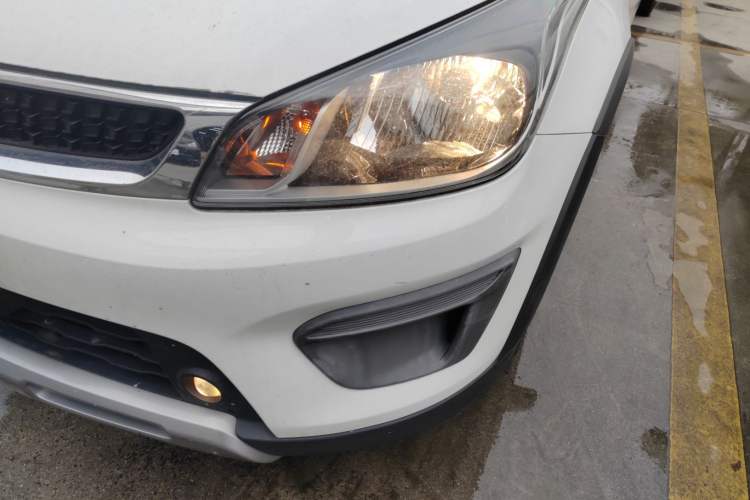 Used Kia KX Cross 2017 1.4L MT GLS Left Front Headlight