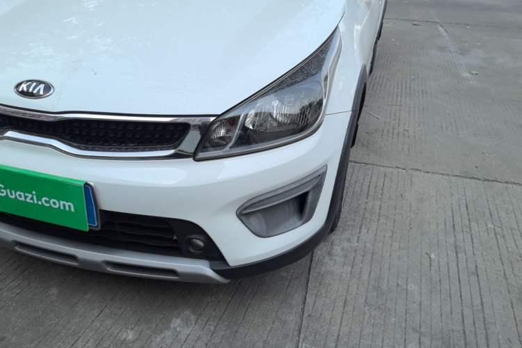 Used Kia KX Cross 2017 1.4L AT GLS Left Front Headlight