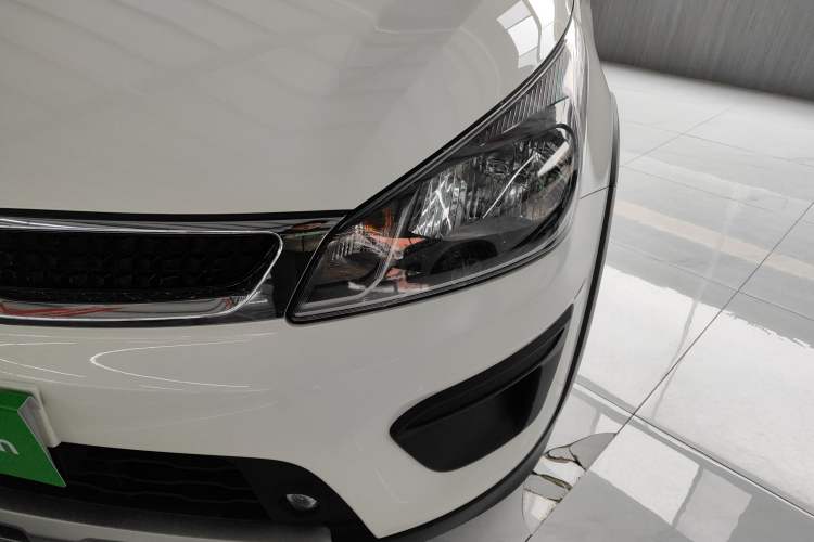 Used Kia KX Cross 2017 1.4L AT GLS Left Front Headlight