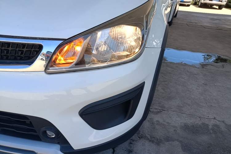 Used Kia KX Cross 2017 1.4L AT GLS Left Front Headlight