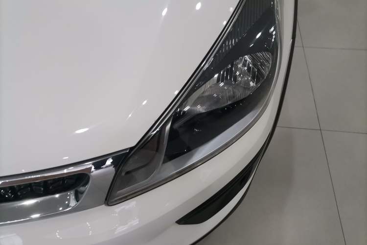 Used Kia KX Cross 2017 1.4L AT GLS Left Front Headlight
