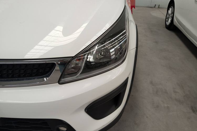 Used Kia KX Cross 2017 1.4L AT GLS Left Front Headlight