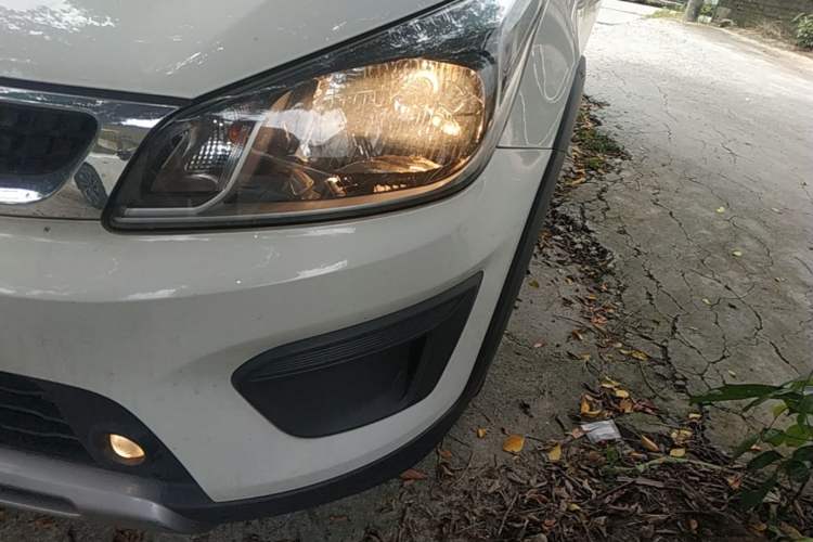Used Kia KX Cross 2017 1.4L AT GLS Left Front Headlight