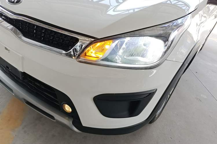Used Kia KX Cross 2017 1.4L AT GLS Left Front Headlight