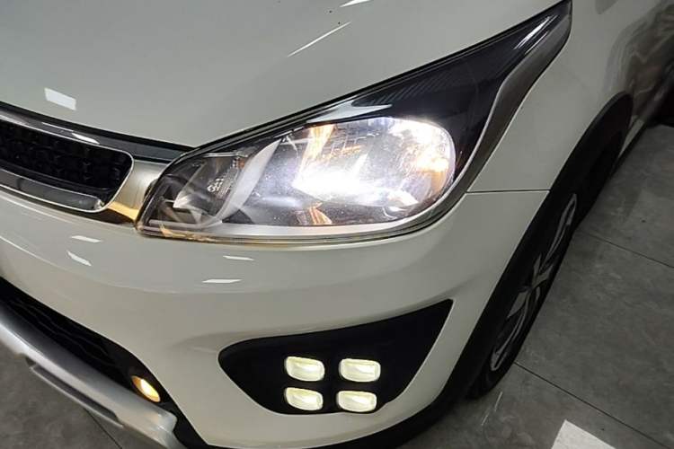 Used Kia KX Cross 2017 1.4L AT GLS Left Front Headlight