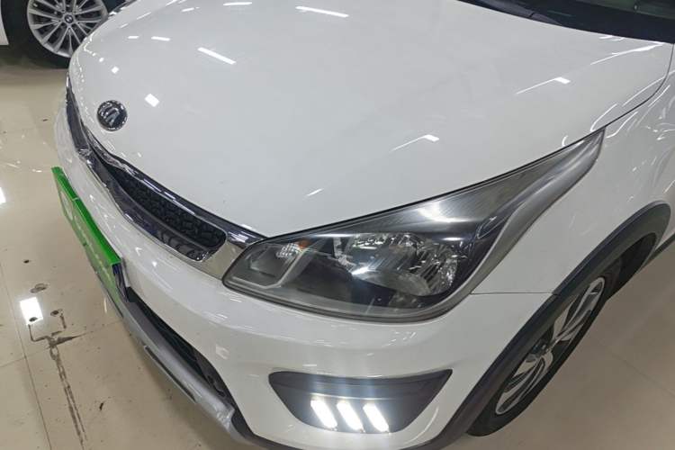 Used Kia KX Cross 2017 1.4L AT GLS Left Front Headlight