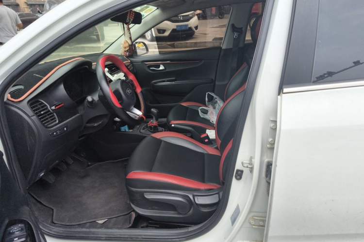 Used Kia KX Cross 2017 1.4L MT GLS Left Front Seat