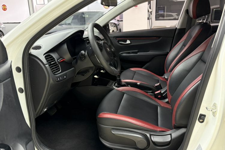 Used Kia KX Cross 2017 1.4L AT GLS Left Front Seat