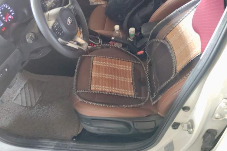 Used Kia KX Cross 2017 1.4L AT GLS Left Front Seat